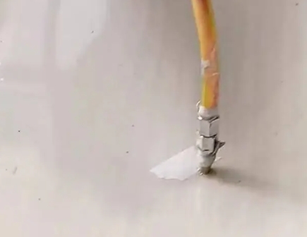 屯昌瓷砖空鼓维修公司专业解答在瓷砖铺贴过程中，如果使用的砂料过粗（如全部使用了粗砂），可能会导致以下问题