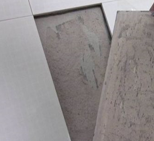 屯昌瓷砖空鼓维修公司分享瓷砖铺贴时如果打浆（即涂抹在瓷砖背面和基层上的砂浆或瓷砖胶）过少，会带来以下问题